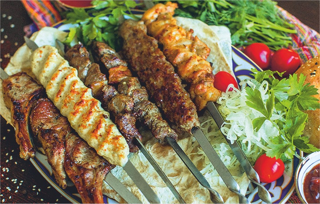 Шашлык и люля-кебаб с лавашом